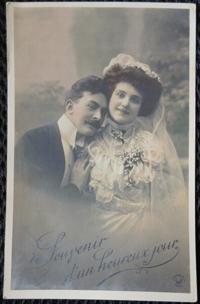 Fotografie tip Carte Postala, Mire si mireasa, perioada interbelica