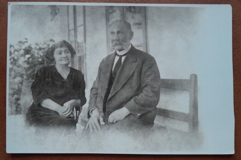 Fotografie tip carte postala, necirculata, femeie si barbat, perioada interbelica