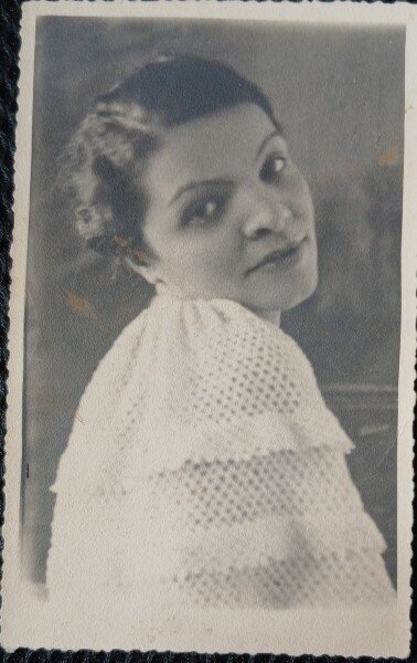 Fotografie tip Carte Postala, Portret de femeie, perioada interbelica