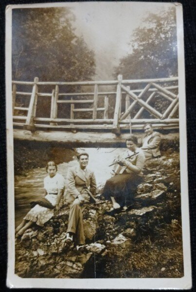 Fotografie tip Carte Postala, Prieteni in excursie la munte, perioada interbelica