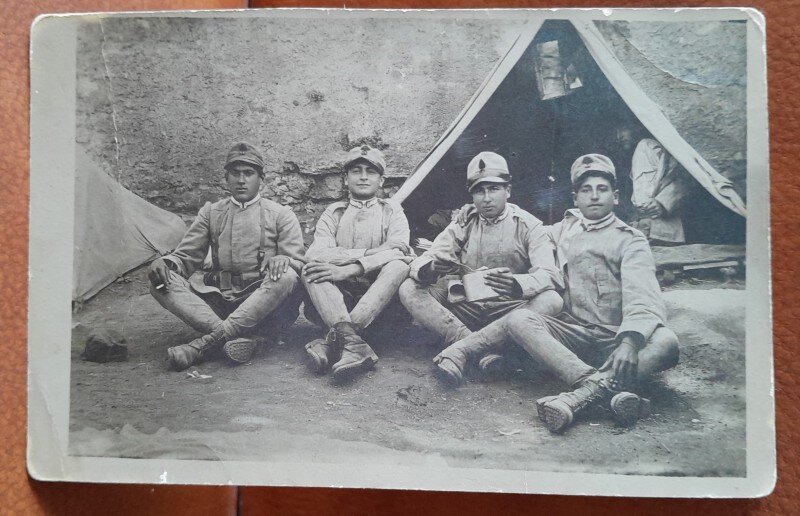 Fotografie tip carte postala, soldati in timpul raxboiului