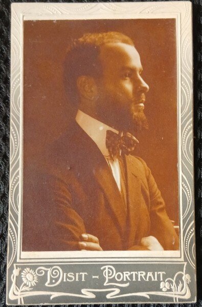 Fotografie tip CDV, barbat cu barba, inceput de secol XX