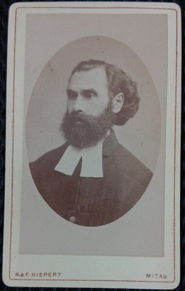 Fotografie tip CDV, barbat cu barba si mustata, inceput de secol XX