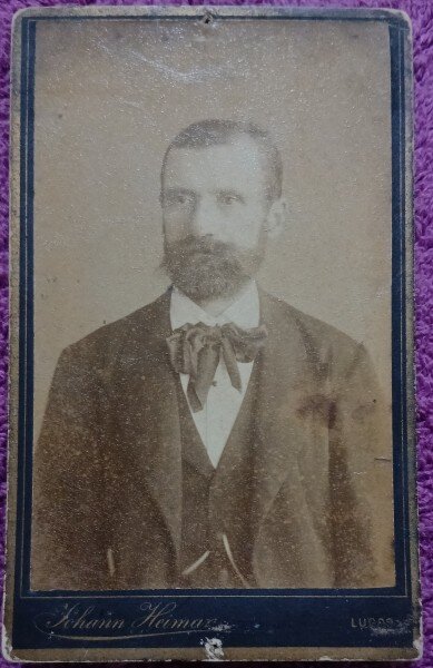 Fotografie tip CDV, barbat cu barba si mustata, inceput de secol XX