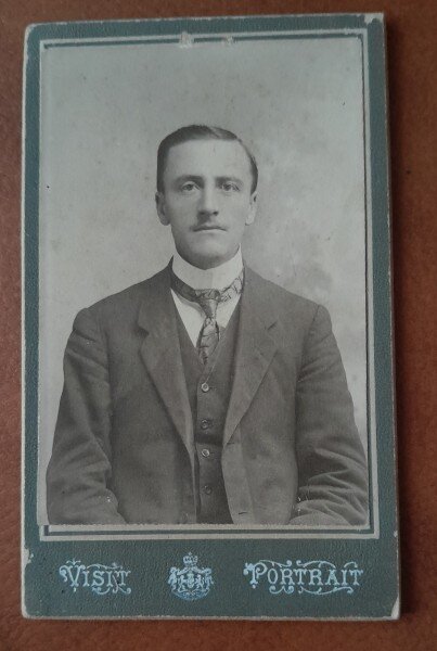 Fotografie tip CDV, barbat inceput de secol XX