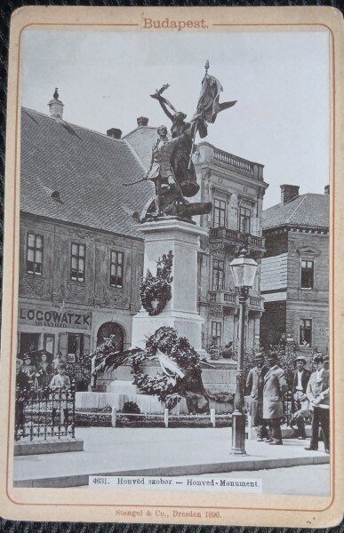 Fotografie tip CDV, Budapesta, Statuia lui Honvéd