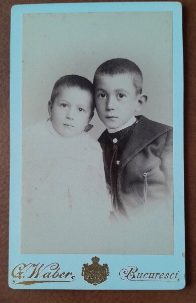 Fotografie tip CDV, doi baieti, inceput de secol XX