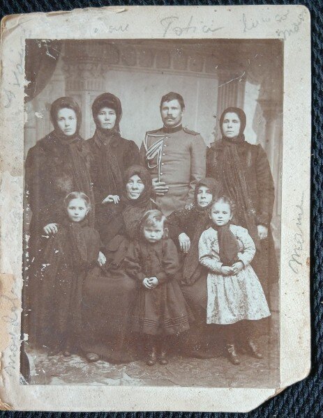 Fotografie tip CDV, Militar cu familia, inceput de secol XX