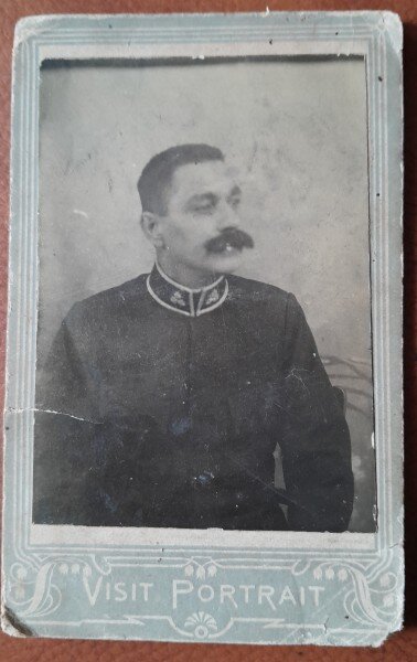 Fotografie tip CDV, militar cu mustata, perioada interbelica