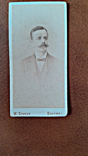 Fotografie tip CDV, portret barbat, inceput de secol XX