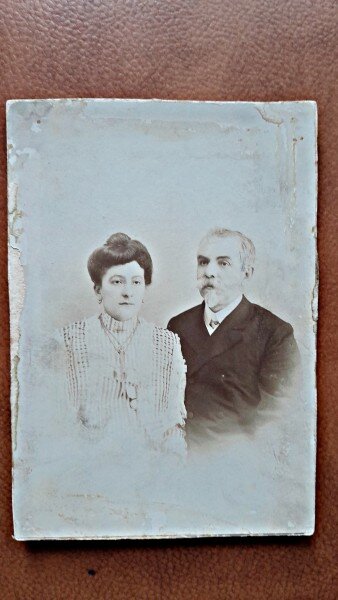 Fotografie pe carton, sot si sotie, perioada interbelica