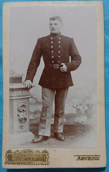 Fotografie tip CDV, Subofiter din armata belgiana, sfarsit de secol XIX