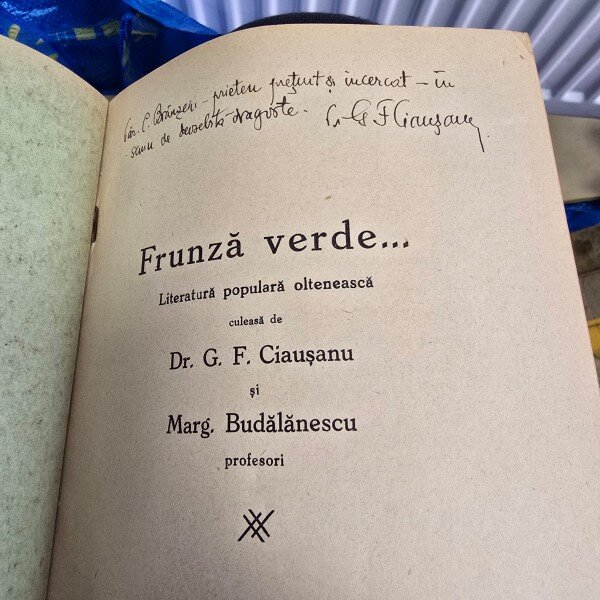 Frunza verde, literatura populara olteneasca culeasa de G.F. Ciausanu si Marg. Budalanescu cu dedicatia lui G.F. Ciausanu