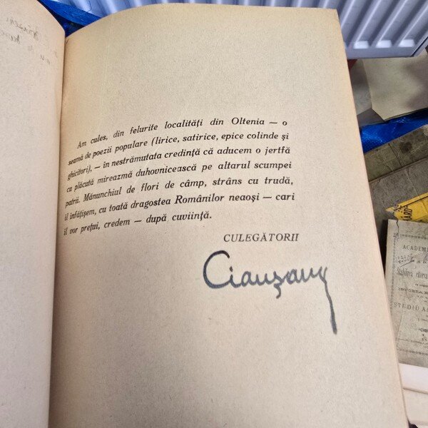 Frunza verde, literatura populara olteneasca culeasa de G.F. Ciausanu si Marg. Budalanescu cu dedicatia lui G.F. Ciausanu