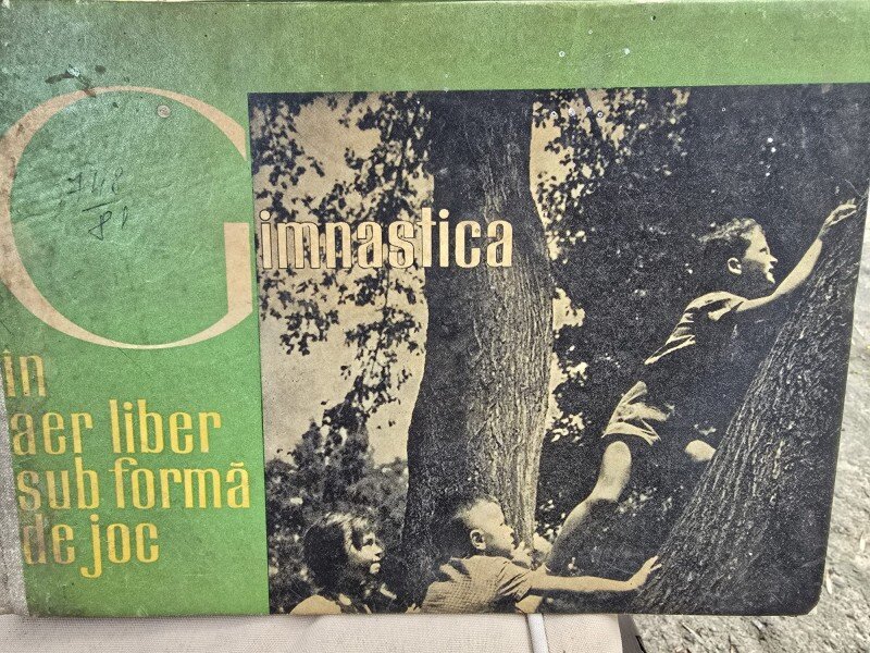 Gimnastica in aer liber sub forma de joc