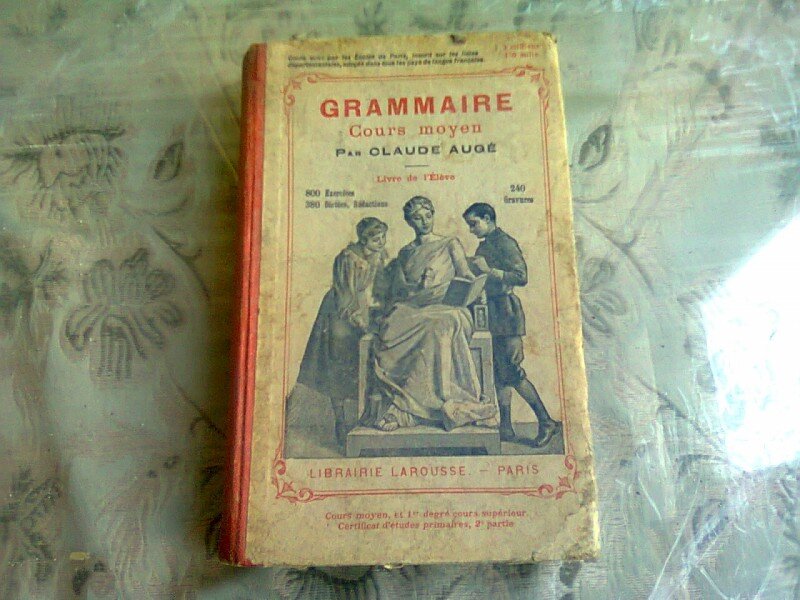 GRAMMAIRE COURS MOYEN - CLAUDE AUGE   (CARTE IN LIMBA FRANCEZA)