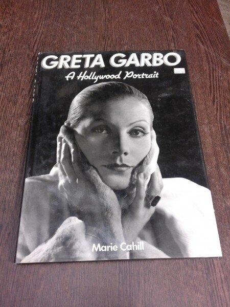 Greta Garbo, a Hollywood Portrait - Marie Cahill  (carte in limba engleza)