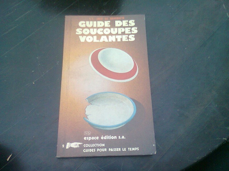 GUIDE DES SOUCOUPES VOLANTES  (CARTE IN LIMBA FRANCEZA)
