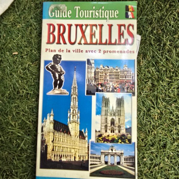 Guide Touristique Bruxelles, plan de la ville avec 2 promenades