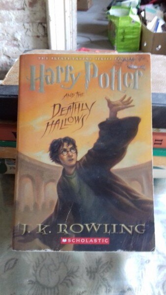 HARRY POTTER AND THE DEATHLY HALLOWS - J.K. ROWLING  (HARRY POTTER ȘI TALISMANELE MORȚII)