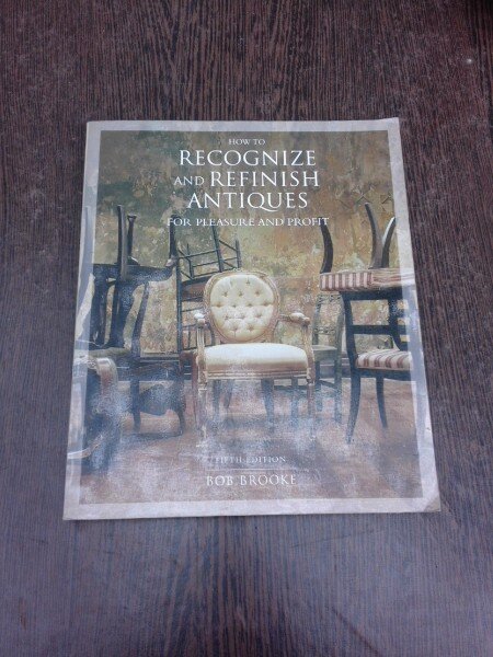 How to recognize and refinish antiques - Bob Brooke  (carte in limba engleza)