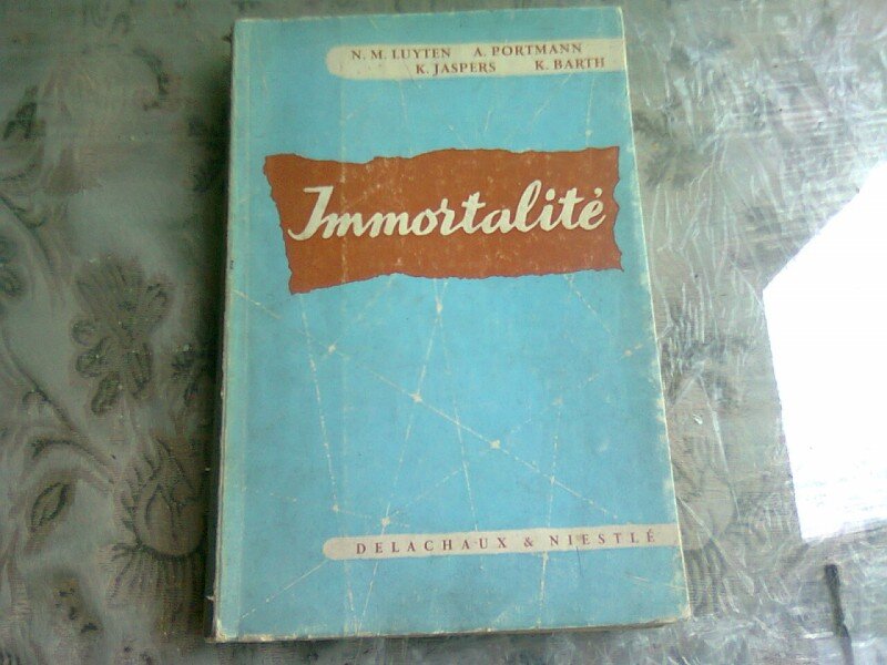 IMMORTALITE - N.M. LUYTEN  (CARTE IN LIMBA FRANCEZA)