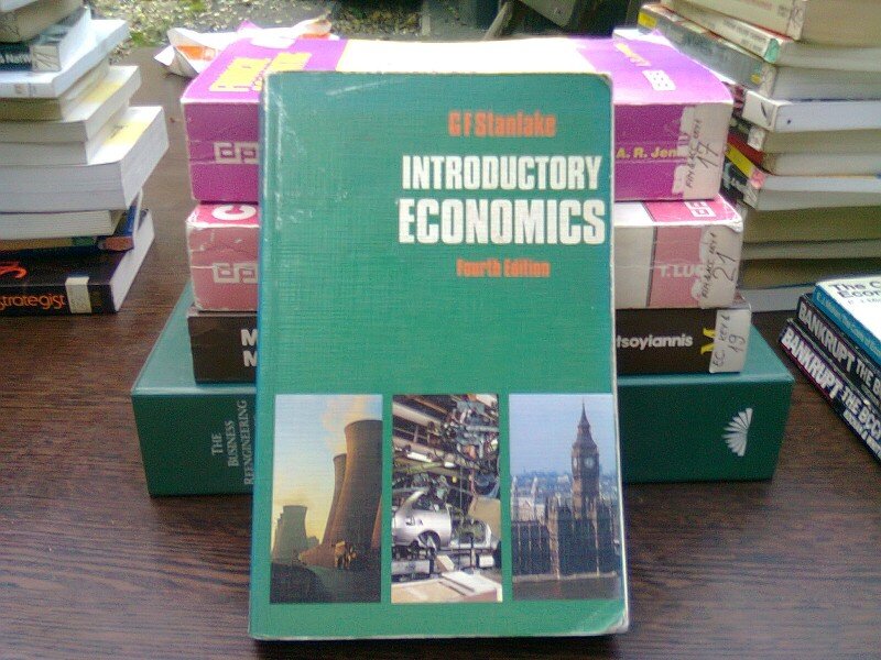 Introductory economics - G.F. Stanlake  (Economie introductivă)