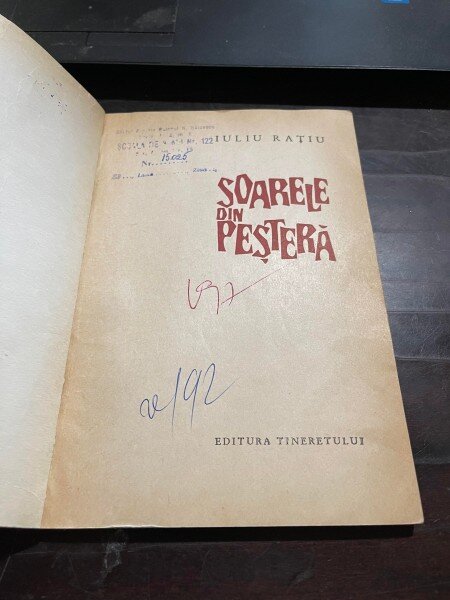 Iuliu Ratiu - Soarele din pestera (ilustratii de Ion Miturca)