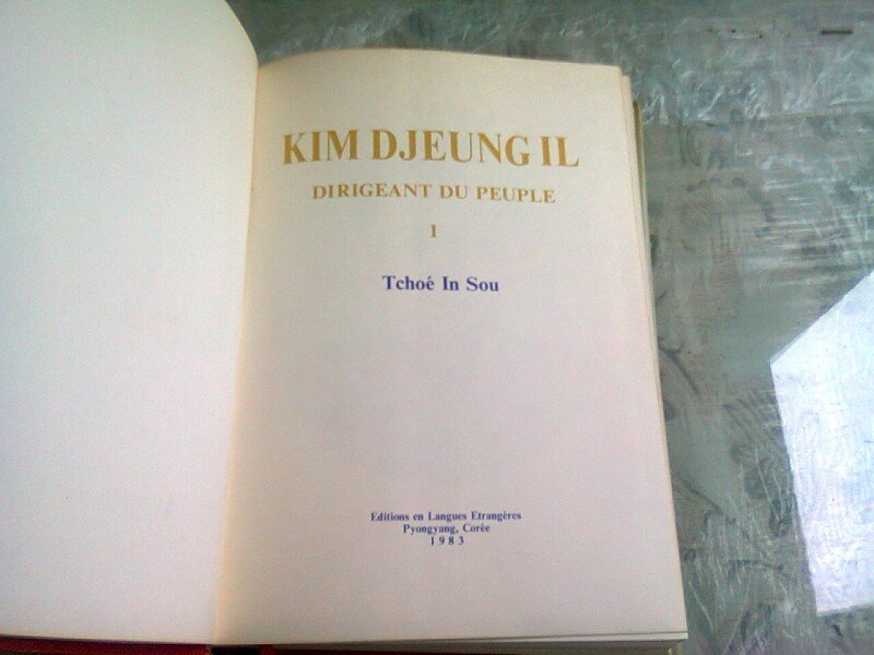 KIM DJEUNG IL  DIRIGEANT DU PEUPLE   VOL.1  (CARTE IN LIMBA FRANCEZA)