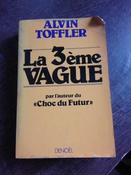 LA 3EME VAGUE - ALVIN TOFFLER  (AL TREILEA VAL, CARTE IN LIMBA FRANCEZA)