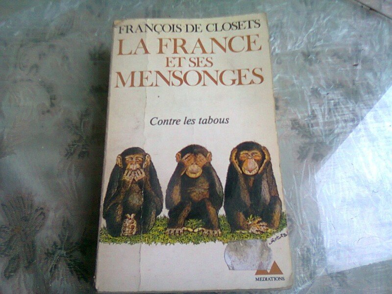 LA FRANCE ET SES MENSONGES - FRANCOIS DE CLOSETS  (CARTE IN LIMBA FRANCEZA)