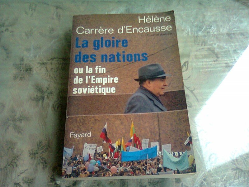 LA GLOIRE DES NATIONS OU LA FIN DE L'EMPIRE SOVIETIQUE - HELENE CARRERE D'ENCAUSSE  (CARTE IN LIMBA FRANCEZA)