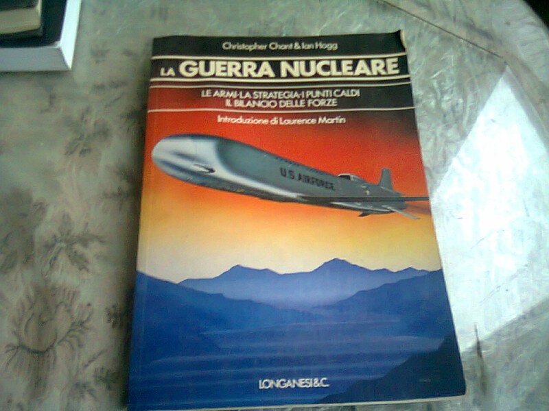 LA GUERRA NUCLEARE - CHRISTOPHER CHANT  (CARTE IN LIMBA ITALIANA)