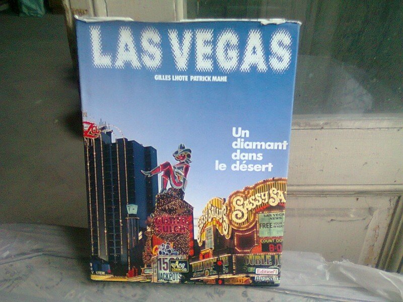 LAS VEGAS. UN DIAMANT DANS LE DESERT - GILLES LHOTE  (TEXT IN LIMBA FRANCEZA)
