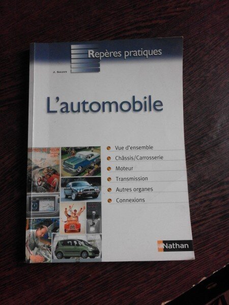 L'AUTOMOBILE - J. SAUVY  (CARTE IN LIMBA FRANCEZA)