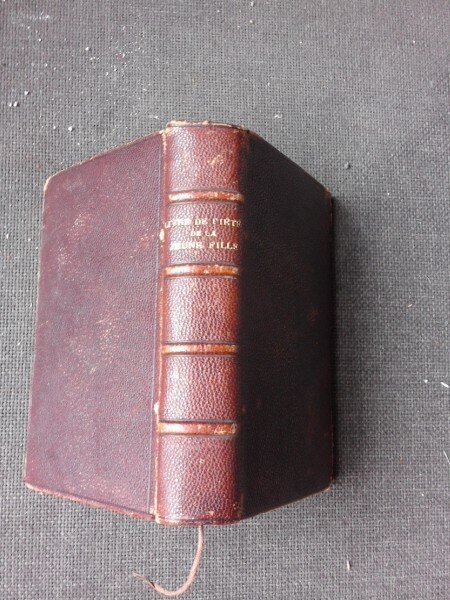 LE LIVRE DE PIETE DE LA JEUNE FILLE  (CARTE IN LIMBA FRANCEZA)