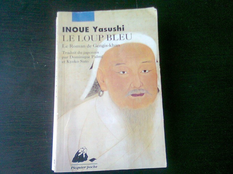 LE LOUP BLEU, LE ROMAN DE GENGIS KHAN - INOUE YASUSHI  (LUPUL BLEU, TEXT IN LIMBA FRANCEZA)
