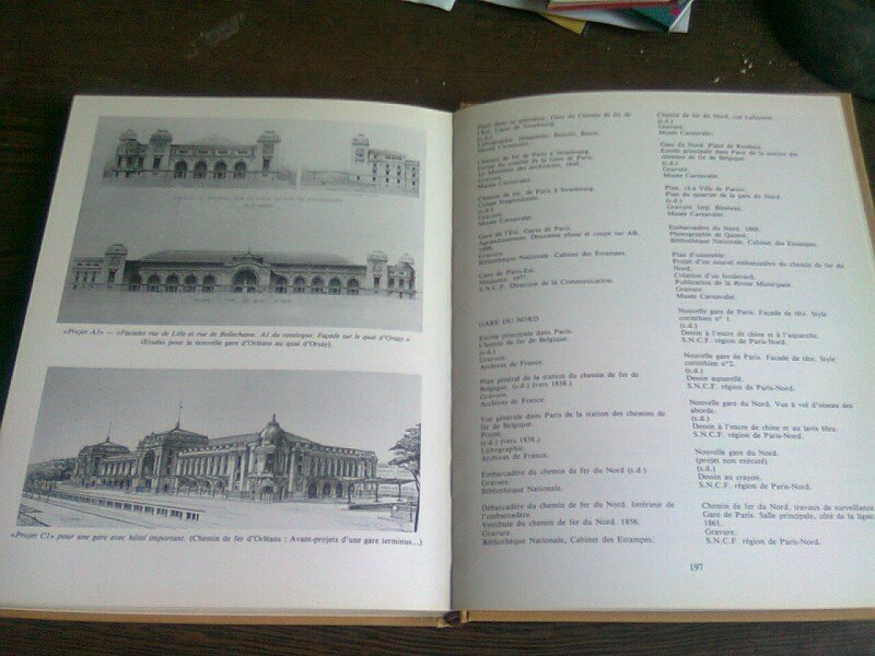 LES GRANDES GARES PARISIENNES AU XIX SIECLE - KAREN BOWIE  (CARTE IN LIMBA FRANCEZA)