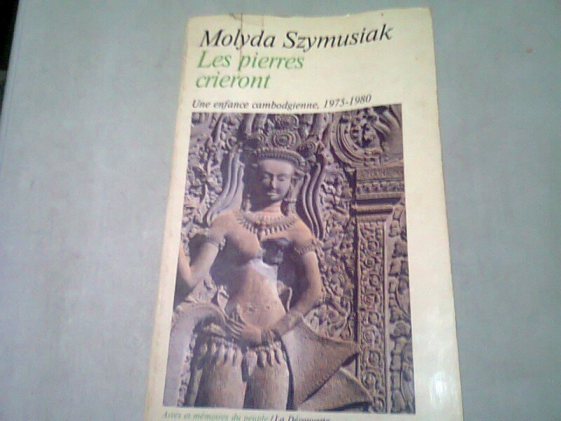LES PIERRES CRIERONT. UNE ENFANT CAMBODGIENNE, 1975-1980 - MOLYDA SZYMUSIAK   (CARTE IN LIMBA FRANCEZA)