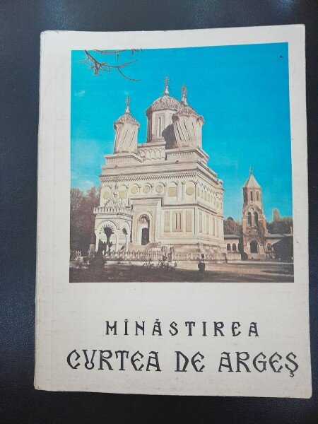Manastirea Curtea de Arges album monografic  (cu dedicatia Arhim. Crasoveanu pentru Ctin Serban)