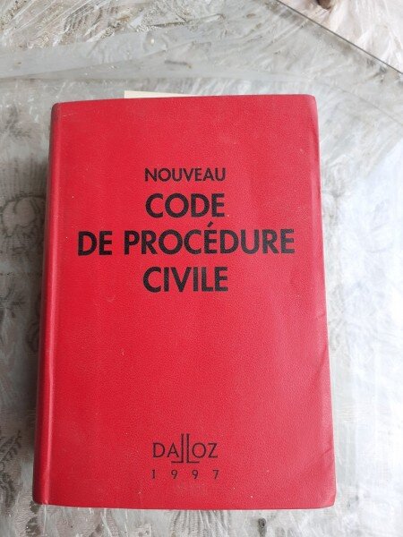 NOUVEAU CODE DE PROCEDURE CIVILE  (CARTE IN LIMBA FRANCEZA)