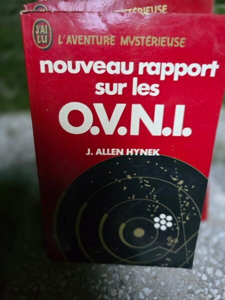 Nouveau rapport sur les OVNI objets volants non identifies - Allen Hynek