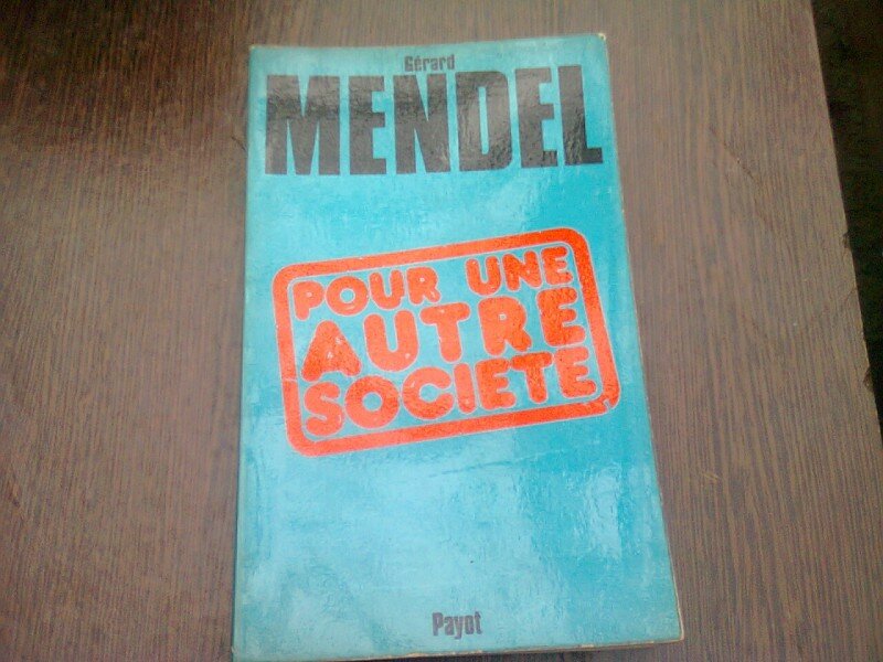 POUR UNE AUTRE SOCIETE - GERARD MENDEL  (CARTE IN LIMBA FRANCEZA)