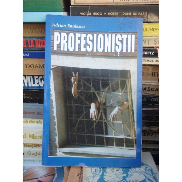 PROFESIONISTII.N CAZURILE COLONELULUI HORASCU - ADRIAN ENULESCU (cu dedicatia autorului)