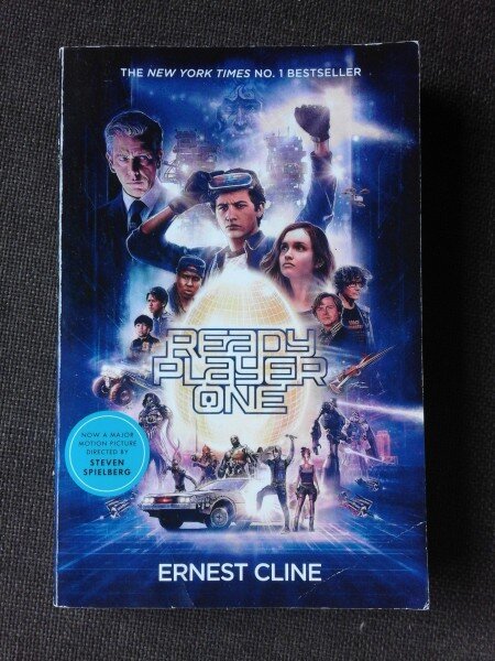 READY PLAYER ONE - ERNEST CLINE   (CARTE IN LIMBA ENGLEZA)