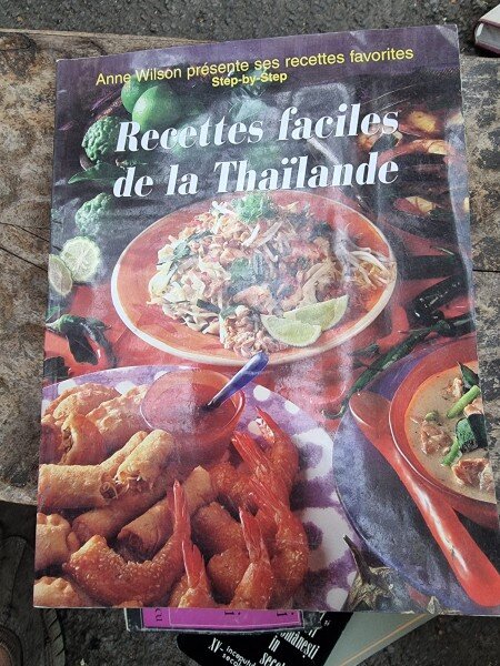RECETTES FACILES DE LA THAILANDE - ANNE WILSON  (CARTE IN LIMBA FRANCEZA)