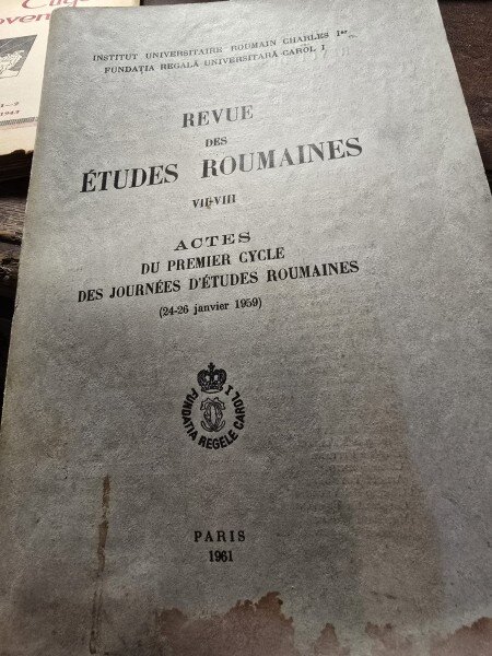 Revue des Etudes Roumaines VII-VIII - 1961 (cu dedicatia autorului)
