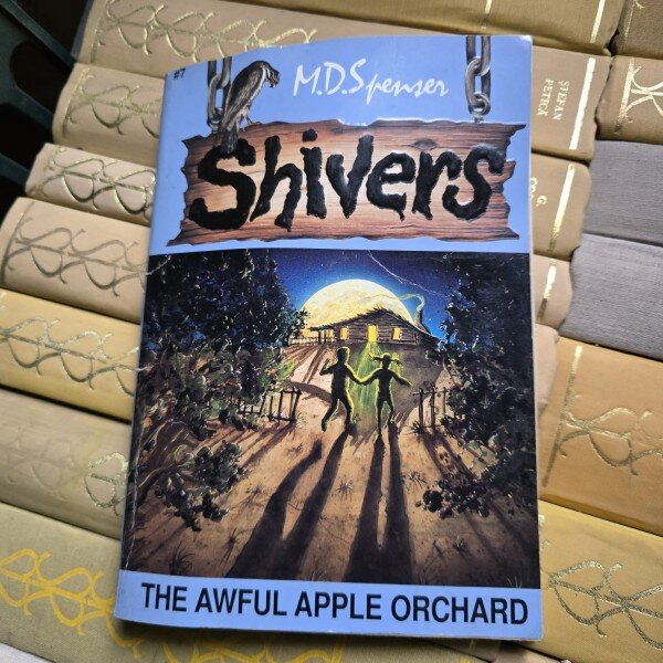 Shivers. The awful apple orchard - M.D. Spencer