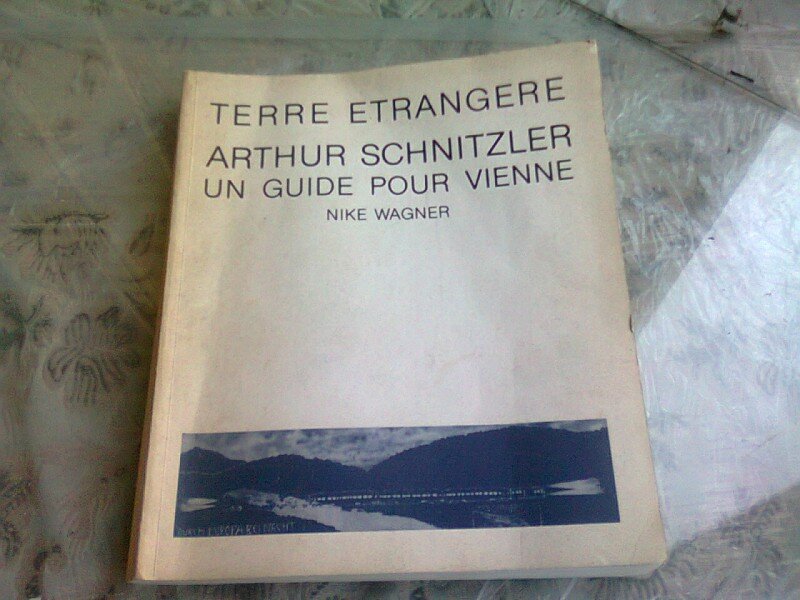 TERRE ETRANGERE. ARTHUR SCHNITZLER. UN GUIDE POUR VIENNE - NIKE WAGNER  (CARTE IN LIMBA FRANCEZA)