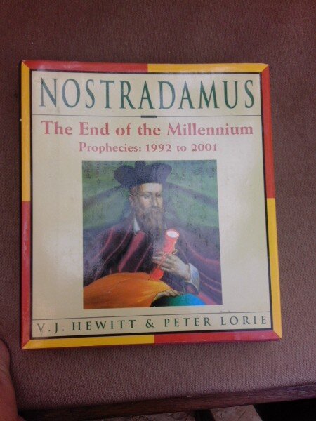 The end of the millennium, prophecies 1992 to 2001 - Nostradamus  (carte in limba engleza)